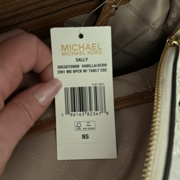 🌟 MICHAEL KORS SALLY BACKPACK AND TABLET CASE 🌟 FREE SHIPPING 🌟 - Picture 3 of 5